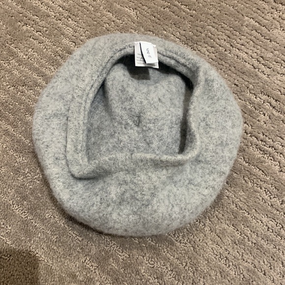 Nine West Wool Beret With Pom Pom - Picture 2 of 6